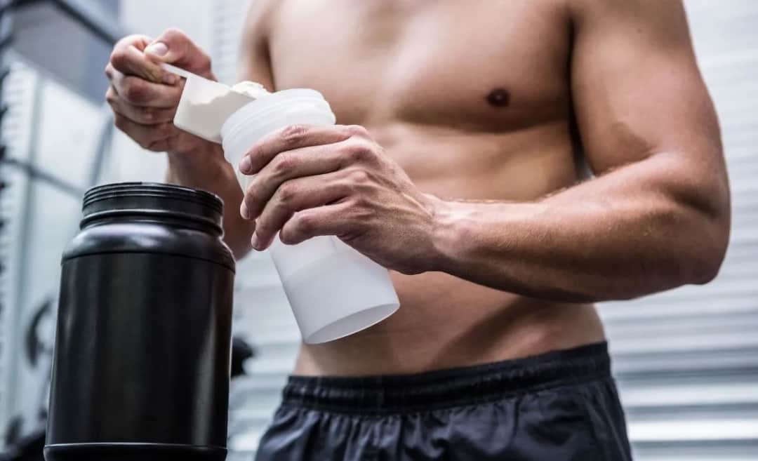 Białko na redukcji czy warto? Sprawdź, jak może pomóc w odchudzaniu