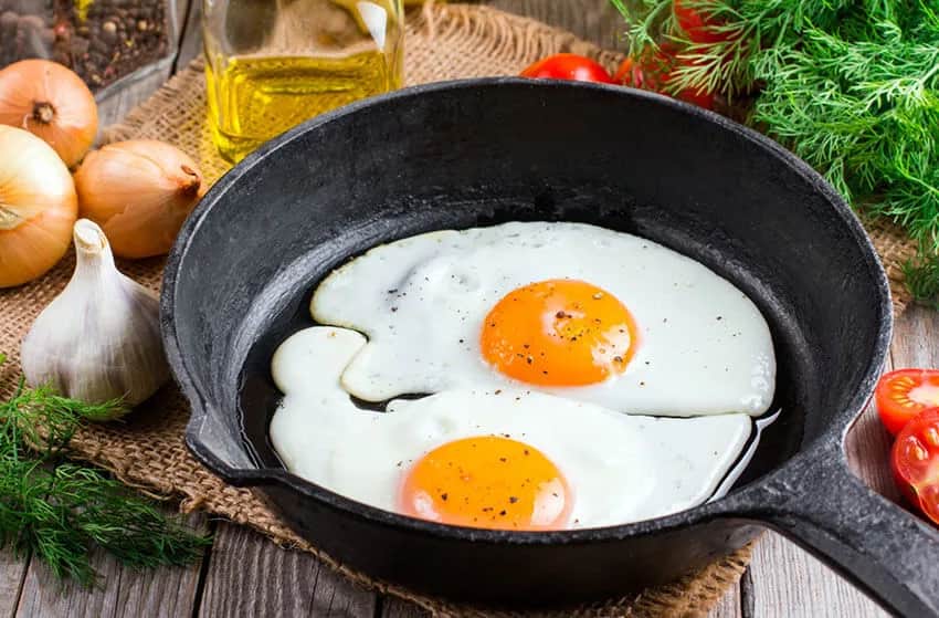 Ile kalorii ma jajko sadzone na maśle? Sprawdź, co musisz wiedzieć